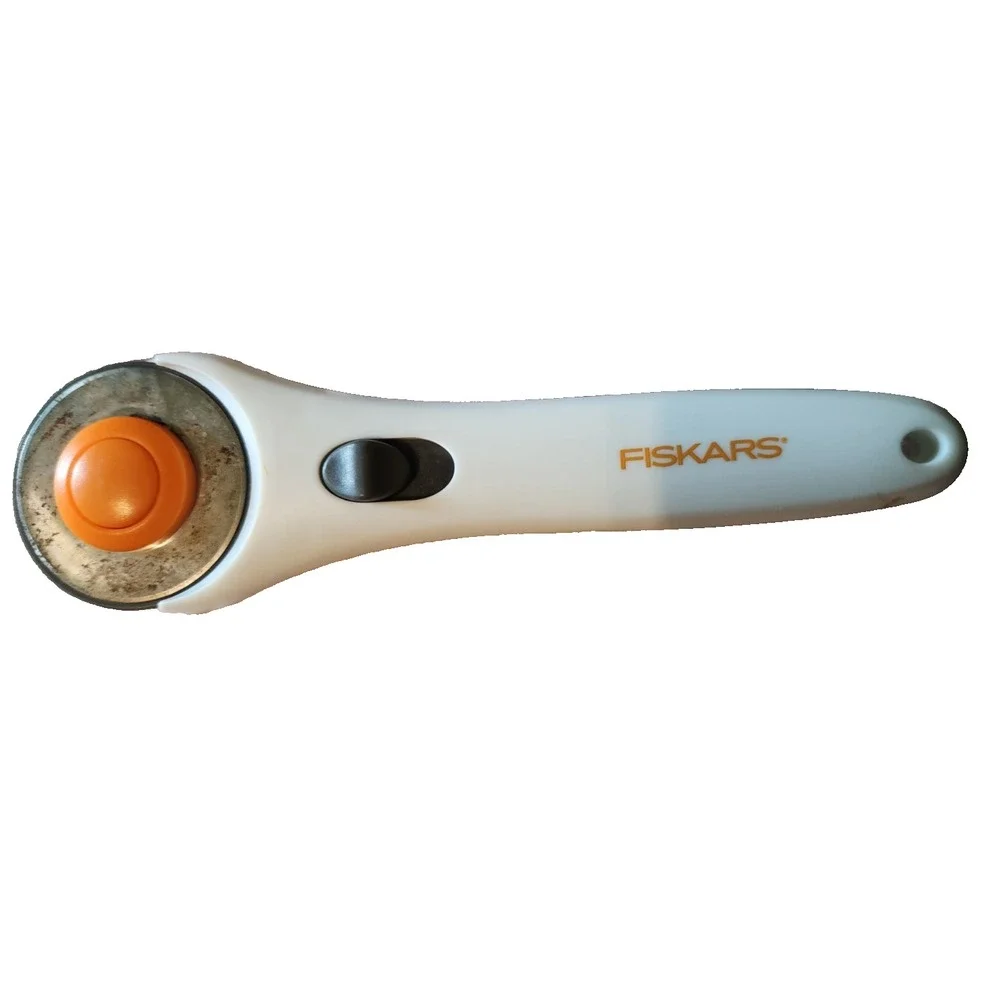 FISKARS 45mm Fashion Stick Rotary Cutter - Berry Sparkle #197954-1001